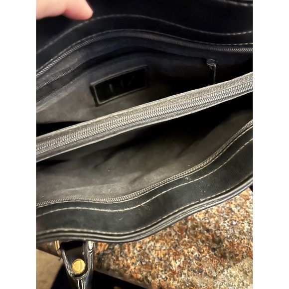 Older Vintage Black and Gray Liz Claiborne Handbag - Picture 4 of 5